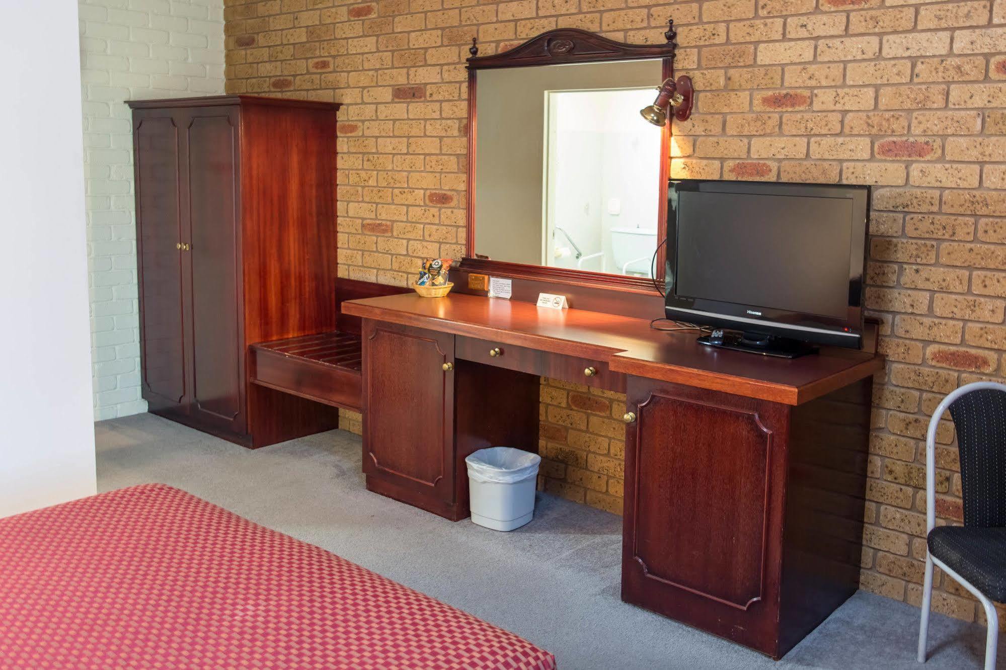 Narrandera Club Motor Inn Exterior photo