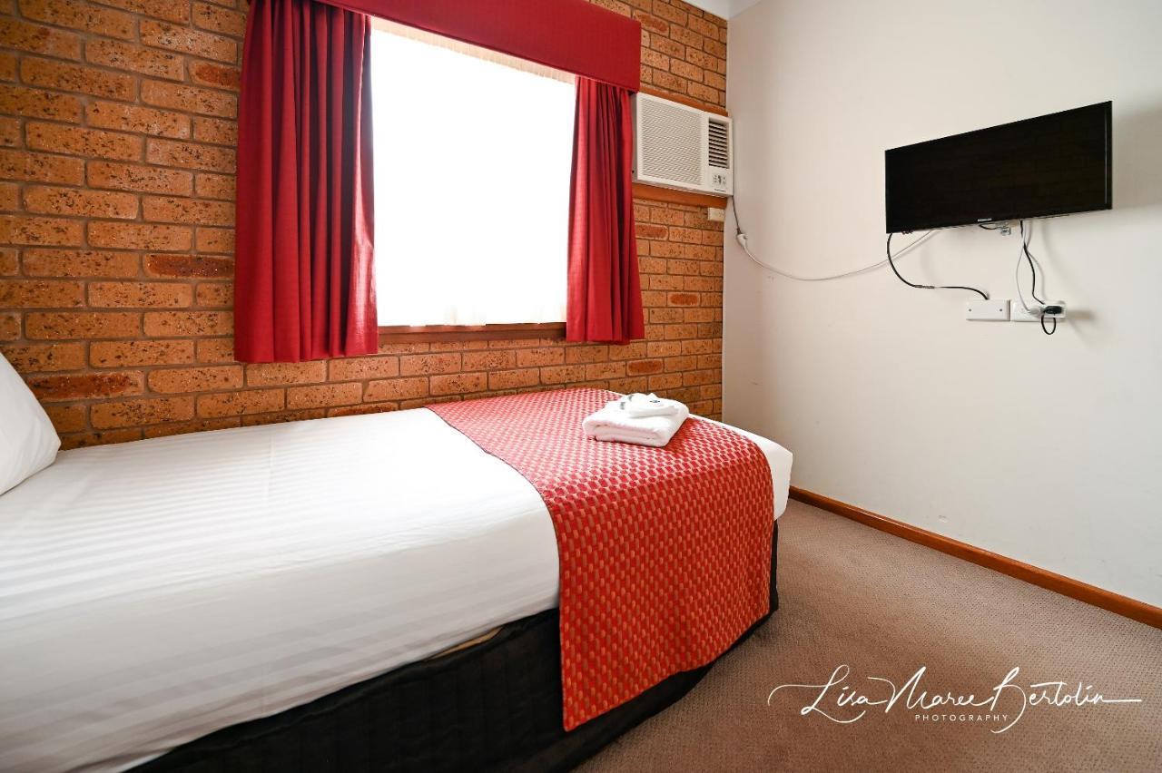 Narrandera Club Motor Inn Exterior photo