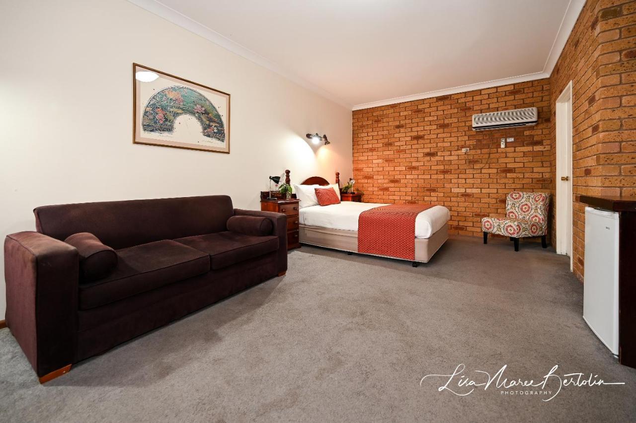 Narrandera Club Motor Inn Exterior photo