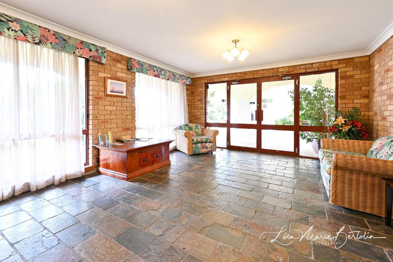 Narrandera Club Motor Inn Exterior photo