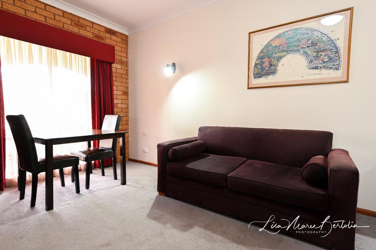 Narrandera Club Motor Inn Exterior photo